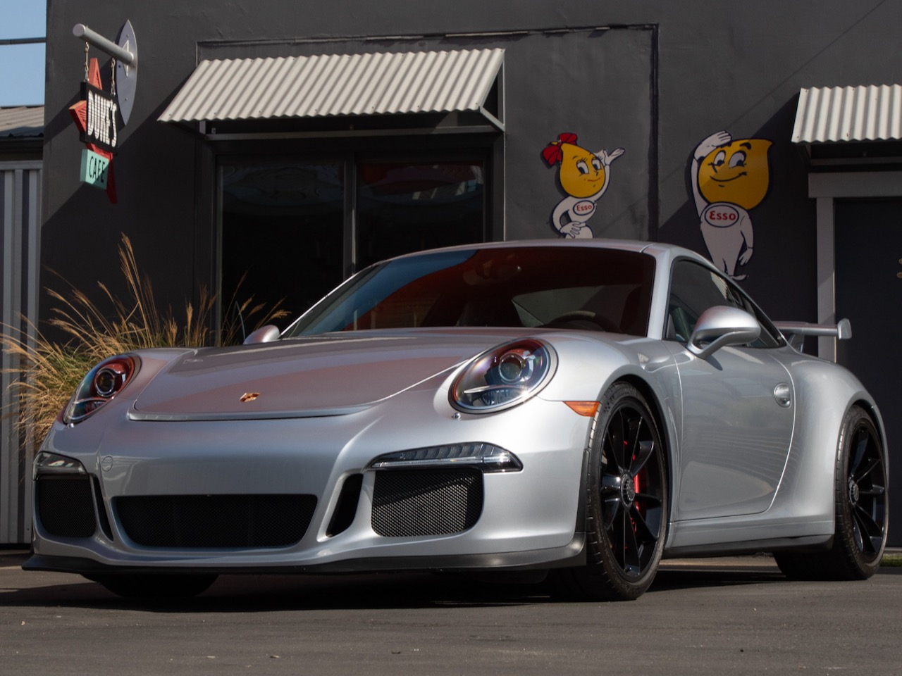 2015 Porsche 991 GT3 Coupe 1-SoCal Owner Original Paint Front Axle Lift Extended Fuel Tank Unmodified Dealer Serviced