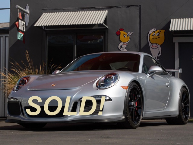 2015 Porsche 991 GT3 Coupe 1-SoCal Owner Original Paint Front Axle Lift Extended Fuel Tank Unmodified Dealer Serviced