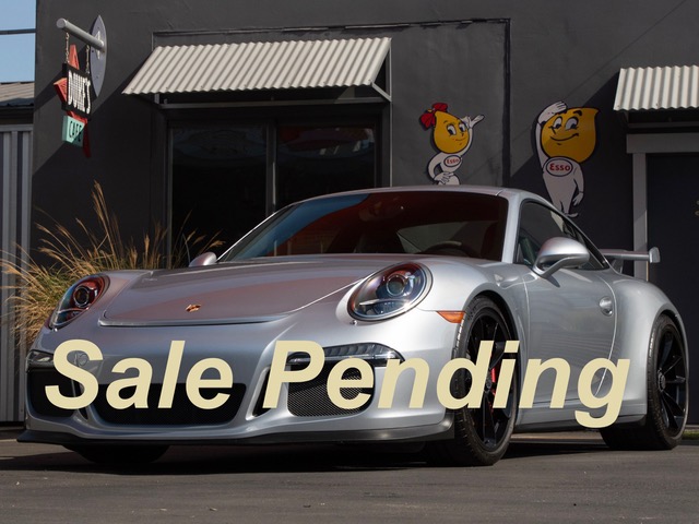 2015 Porsche 991 GT3 Coupe 1-SoCal Owner Original Paint Front Axle Lift Extended Fuel Tank Unmodified Dealer Serviced